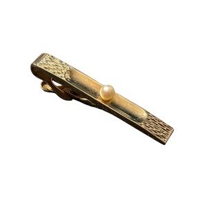 Vintage Swank Gold Tone Textured Tie Clip with Faux Pearl‎ Accent Elegant